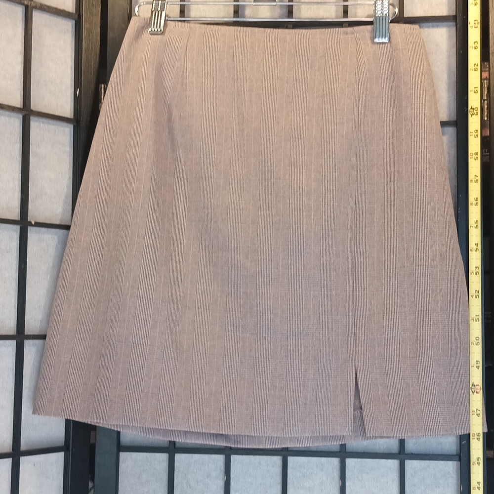 Women's Skirt nice sz 6 minty